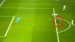 Enorme resolución de Mbappé.