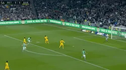 Vidal la perdió en mitad de cancha y Betis le clavó el 2-1 al Barcelona