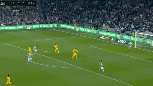 Vidal la perdió en mitad de cancha y Betis le clavó el 2-1 al Barcelona