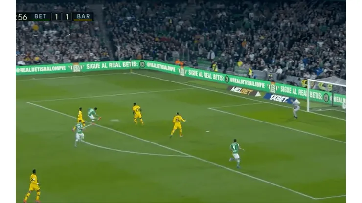 Vidal la perdió en mitad de cancha y Betis le clavó el 2-1 al Barcelona