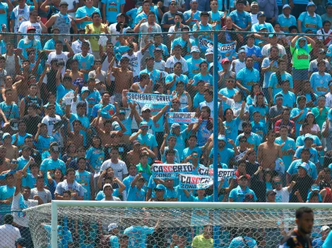 "Hinchas" de Cristal amenazan a Barreto con una pistola para que renuncie