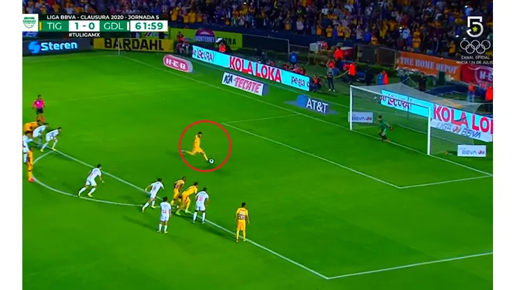 André-Pierre Gignac marcó el segundo ante Chivas a través de un dudoso penal