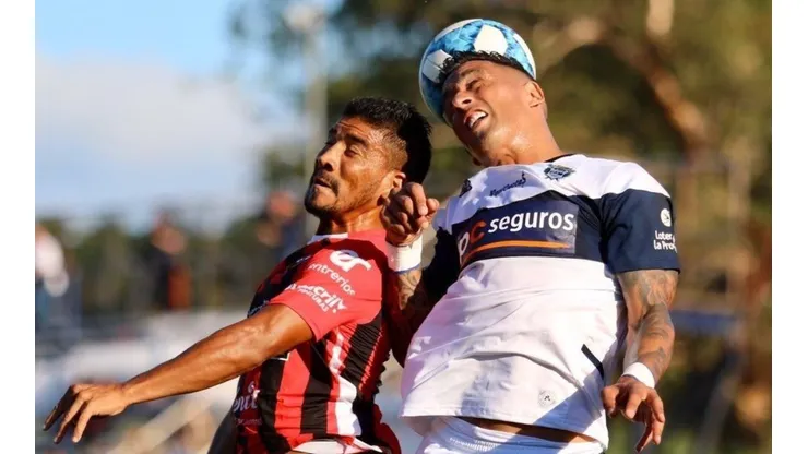 Barrios tenía de penal la victoria de Gimnasia, lo erró y Patronato lo empató