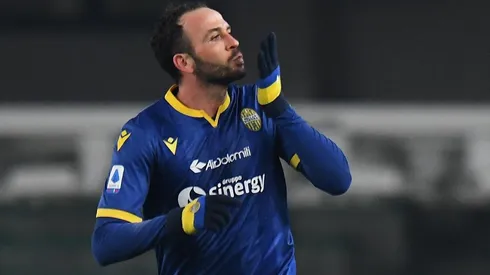 El festejo goleador del eterno Giampaolo Pazzini.