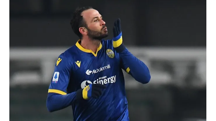 El festejo goleador del eterno Giampaolo Pazzini.