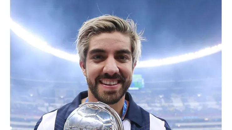 Está loco: un seguidor de Chivas se tatuó la cara de Rodolfo Pizarro