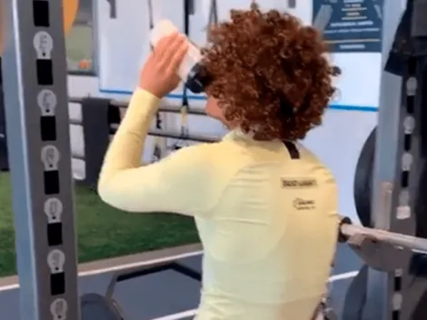 Jugador de América sorprende con su look a lo Memo Ochoa en pleno entrenamiento
