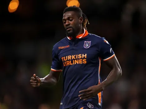 Un pedido increíble para que Adebayor llegue a Olimpia de Paraguay