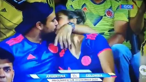 Así tampoco: el beso obligado que captó la Kiss Cam en Bucaramanga