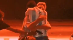 Video viral: un nene saltó al escenario para abrazar a Wos y su reacción fue hermosa