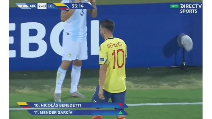 A Benedetti lo sacaron y salió enfurecido del campo de juego