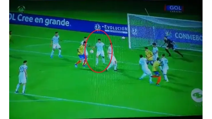 ¿Era penal? La mano en el área de Argentina que no le pitaron a Colombia