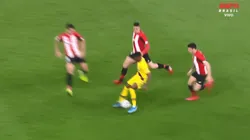 Ansu Fati estaba entre tres, salió con toque mágico y dejó a uno en el piso