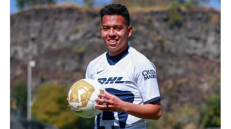 Sebastián Saucedo con Pumas