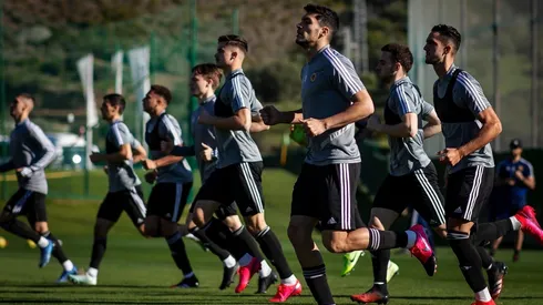 Raúl Jiménez entrena duro para estar siempre.