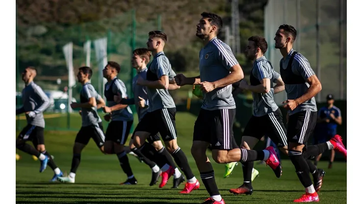 Raúl Jiménez entrena duro para estar siempre.