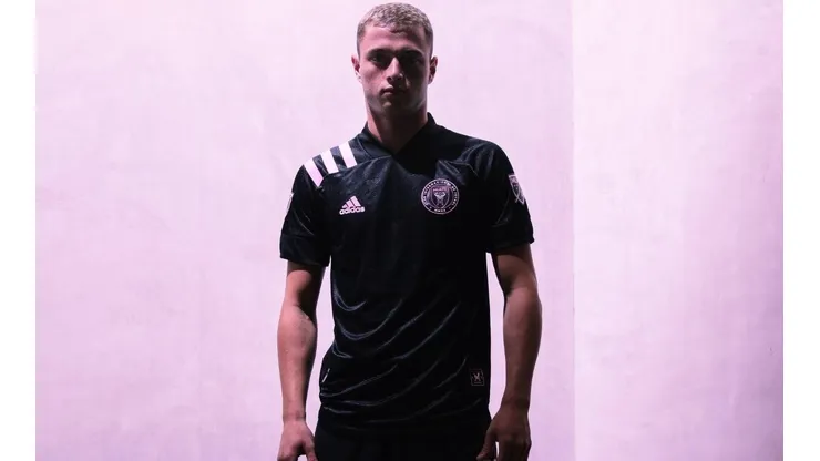 El club presentó su nueva camiseta.