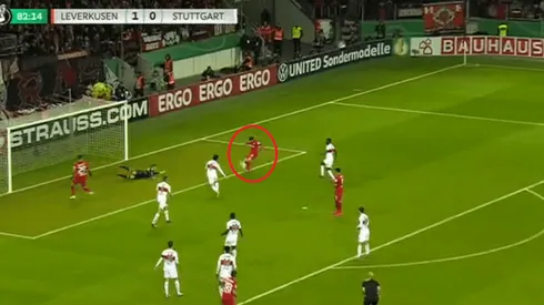 Tan feo que es lindo: el extraño gol de Alario por la Copa de Alemania