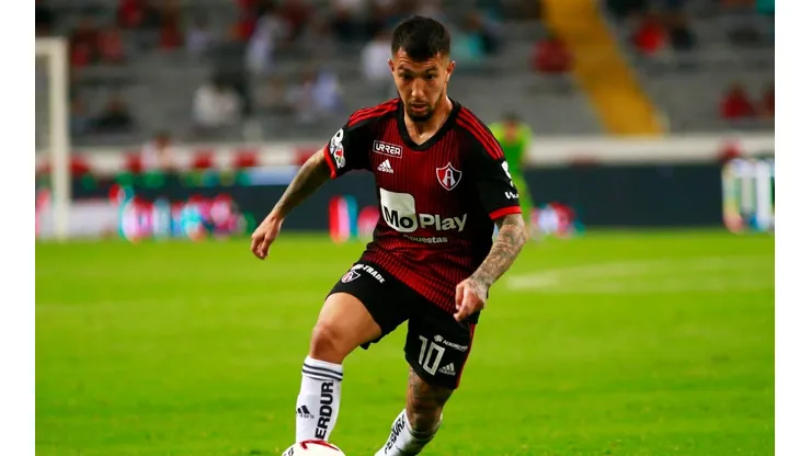 Atlas podría sufrir la sensible baja de Luciano Acosta
