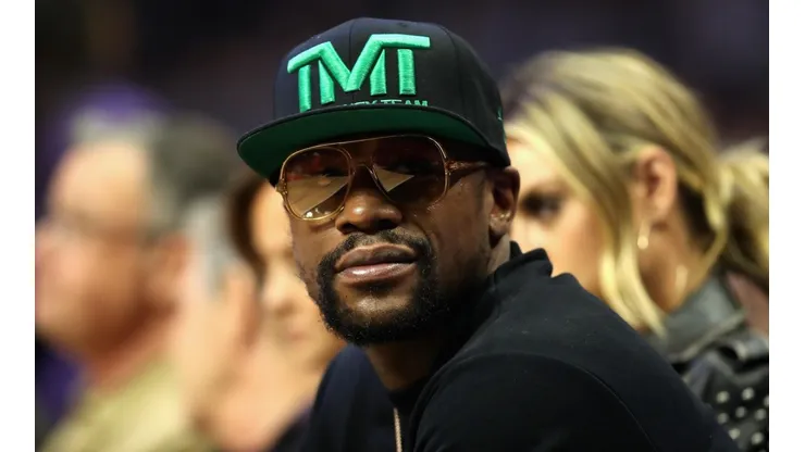 Mayweather exhibió dinero en el Super Bowl