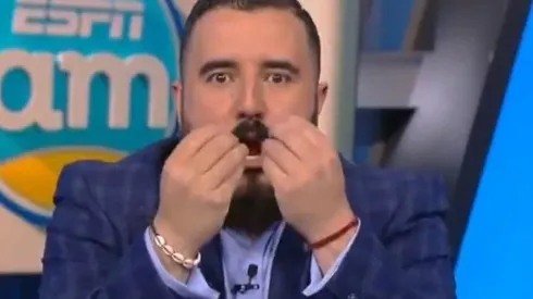 Álvaro Morales le pegó a América y Chivas en un solo tuit