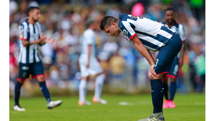 César Montes innovaría al jugar con casco