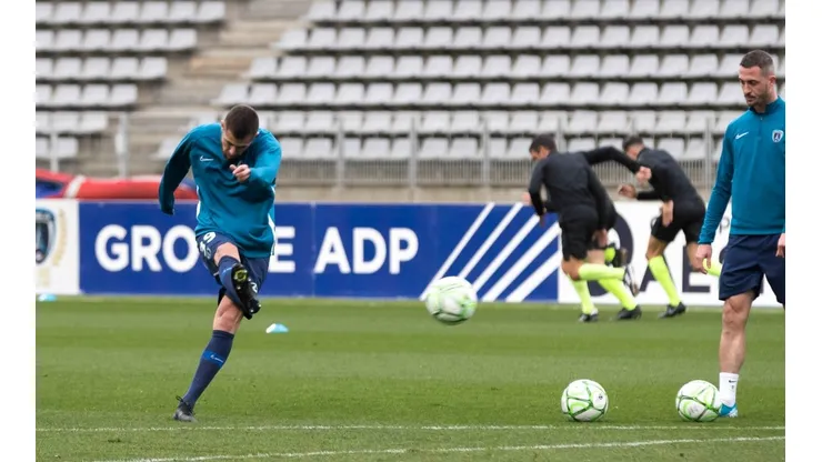 Modo goleador: Ménez marcó un doblete para Paris FC
