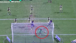 Puebla gritó gol pero Ochoa salvó el balón sobre la línea