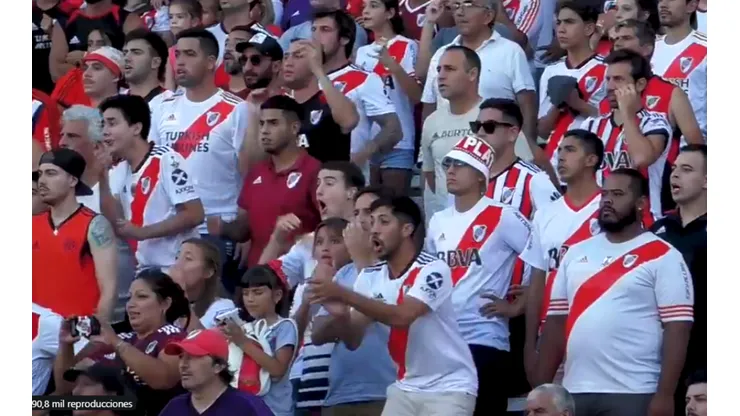 Foto de los hinchas de River esperando la definición.