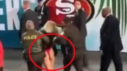 Mujer saltó al campo en pleno Super Bowl mostrando TODO y se la llevaron presa