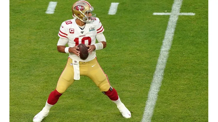 La defensa de los Chiefs ejerciendo mucha presión sobre Garoppolo