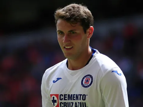 Santiago Giménez le desea lo mejor a Nicolás Castillo por su trombosis