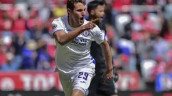 Celebración de Santiago Giménez