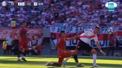 ¿Era penal? Suárez entró al área, le agarraron la camiseta y dejaron seguir