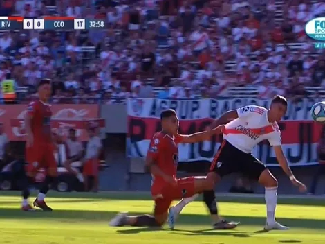 ¿Era penal? Suárez entró al área, le agarraron la camiseta y dejaron seguir