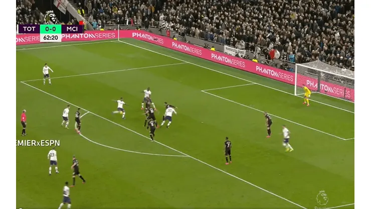 Moura hizo una genialidad y Bergwijn metió un golazo en su debut