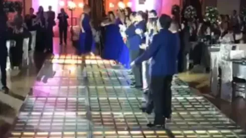 Video: entraron a su boda con la canción de la Liga MX