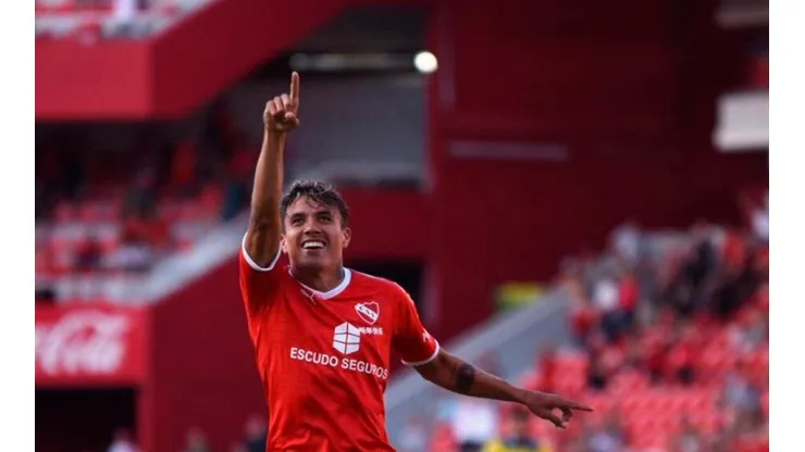 Así festejó Andrés Felipe Roa su primer gol con Independiente en Argentina.