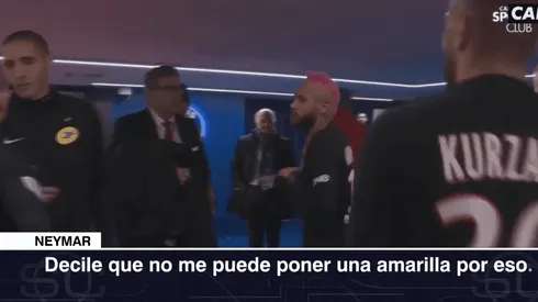 Video: Neymar se cruzó muy fuerte con el árbitro rumbo al vestuario