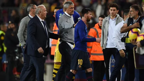 Foto del entrenador de Lionel Messi con él.