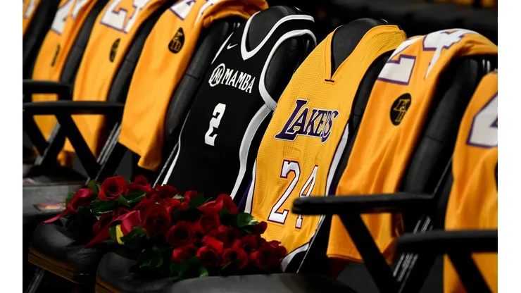 Los asientos de Kobe y Gianna vacíos, el homenaje de los jugadores y más en una noche emotiva