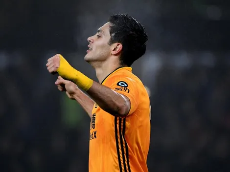 El gol de Raúl Jiménez al Liverpool fue nominado para el mejor del mes en la Premier