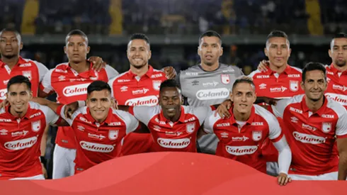 Burlas a la nueva camiseta de Santa Fe porque quedó con un error de ortografía