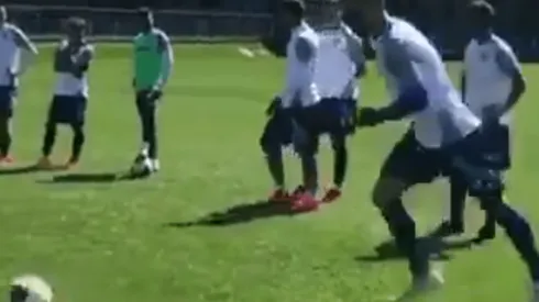 ¡Tremendo! Golazo de Méndez en la práctica de Cruz Azul