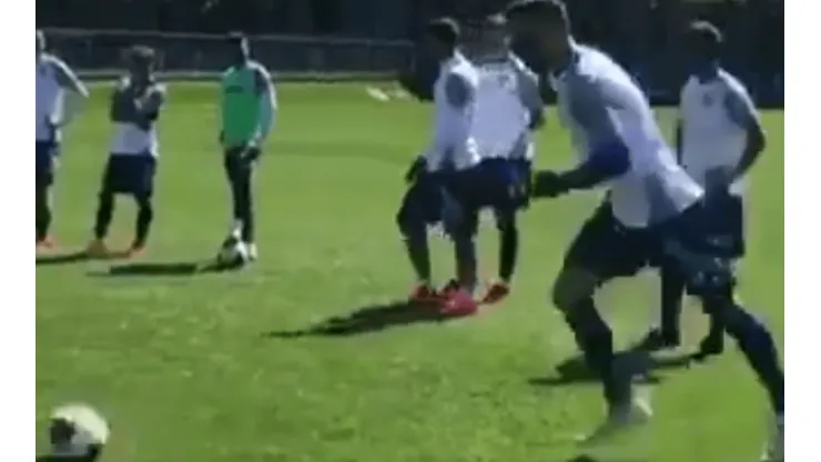 ¡Tremendo! Golazo de Méndez en la práctica de Cruz Azul
