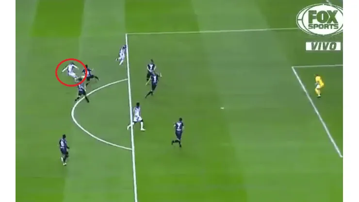 ¡Qué golazo! Gallardo abrió la cuenta para Rayados ante Celaya