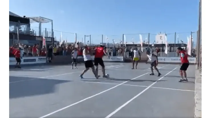 Video: la patada del Turco García a Ruggeri en un 5 vs. 5