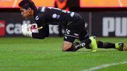 Luis López, portero de Dorados, fue recibido con aplausos en una taquería