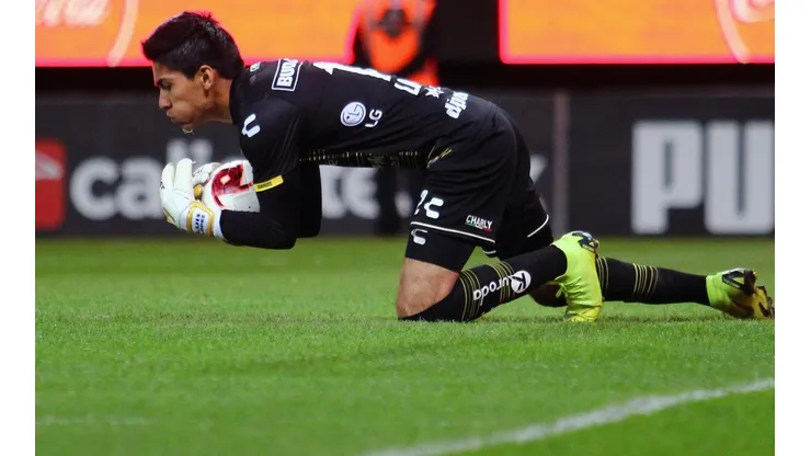 Luis López, portero de Dorados, fue recibido con aplausos en una taquería