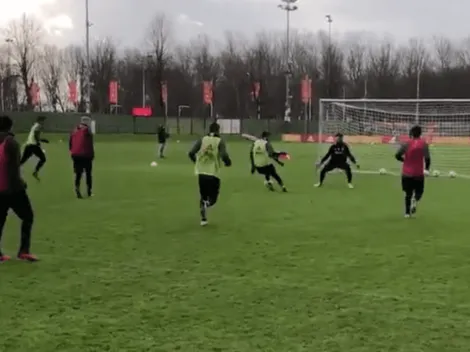 Eludió hasta al portero: el golazo de Edson en la práctica de Ajax